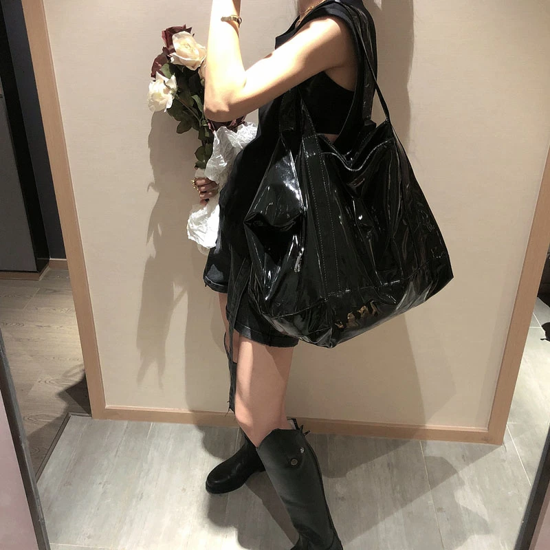 

2019 New Autumn Winter Waterproof Net Black Large Capacity Bag Female Handbag Soft Leather Simple Shoulder Bag Casual Big Bag