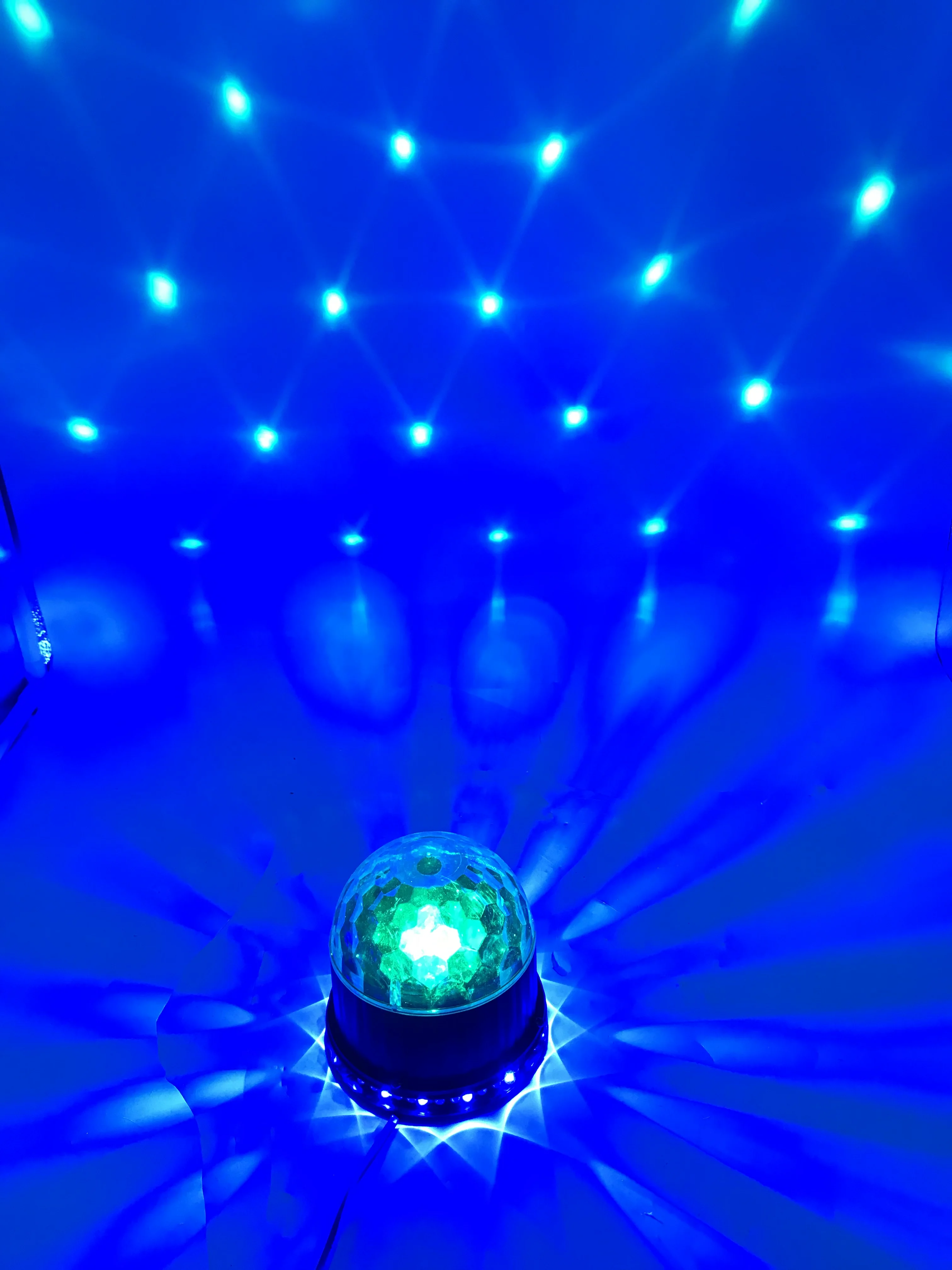 Luces de escenio Proyector Laser светодиодный rotado база активада por voz светодиодный хрустальный волшебный шар свет диско DJ Envio бесплатно