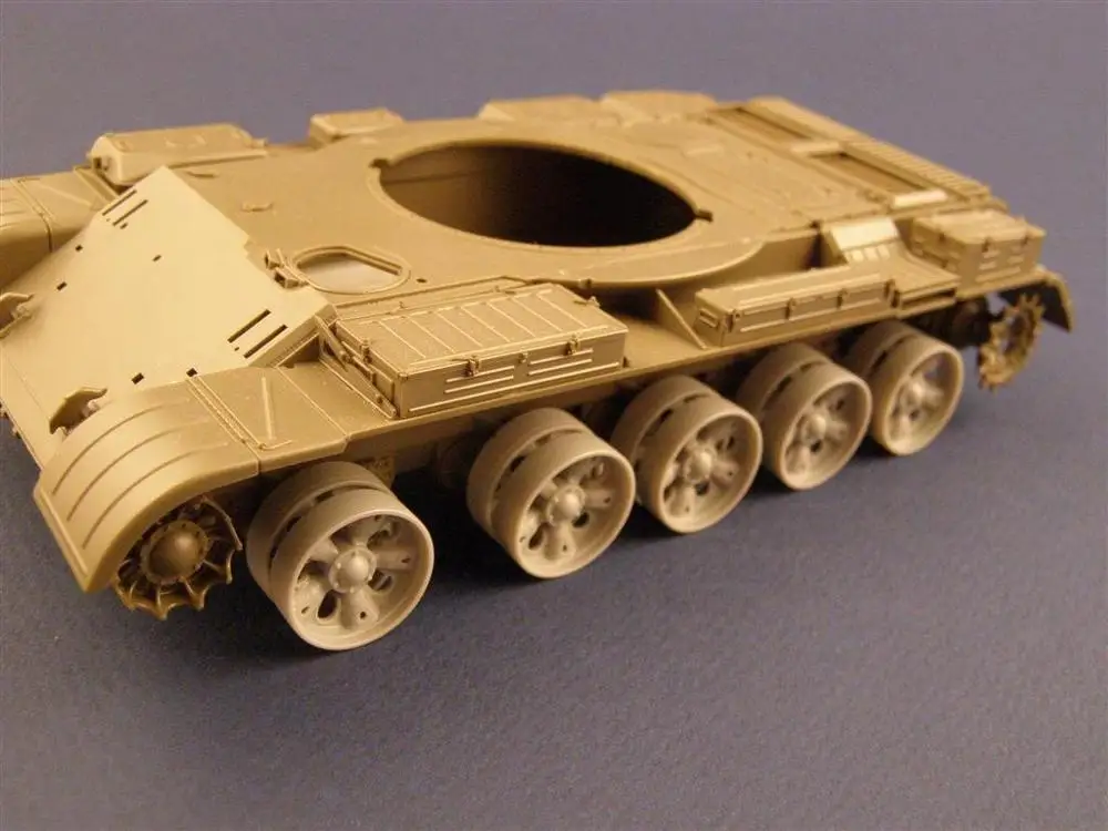 

1:35 Resin Figure Model Kit Unassambled Unpainted //B154(T-55 tank tire)NO TANK