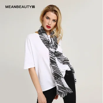 

Spring and Autumn New Printed Line Lattice Pattern High-grade Cotton Super Large Scarf