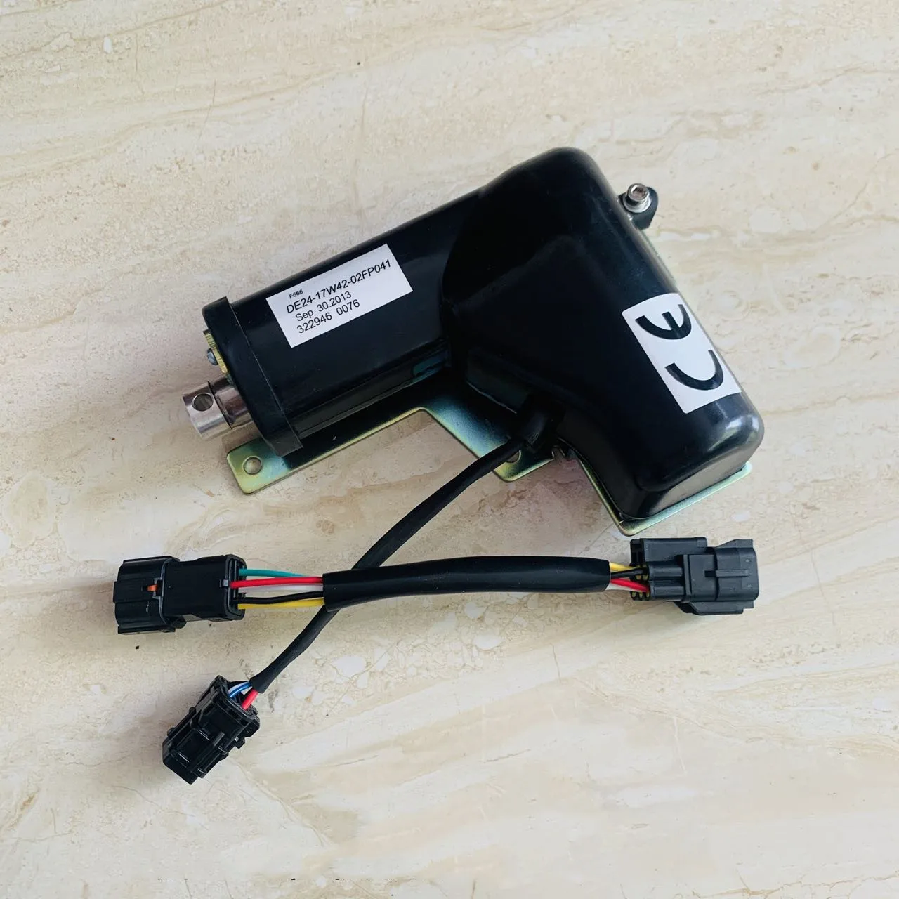 DE24-17W42-02FP041 332946 0076 920D 922 ZE205 Governor Accelerator Throttle Motor for LIUGONG ZOOMLION LISHIDE Excavator