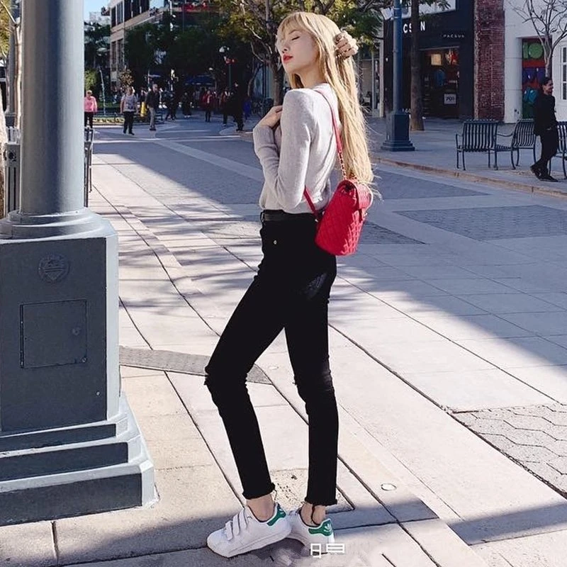 lisa blackpink nike cortez