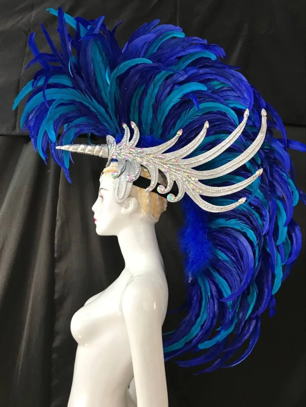 Lo spettacolo di danza copricapo piume accessori abbigliamento La FESTA Maschera IL Festival |