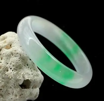 

Jadeite fluttering green bracelet