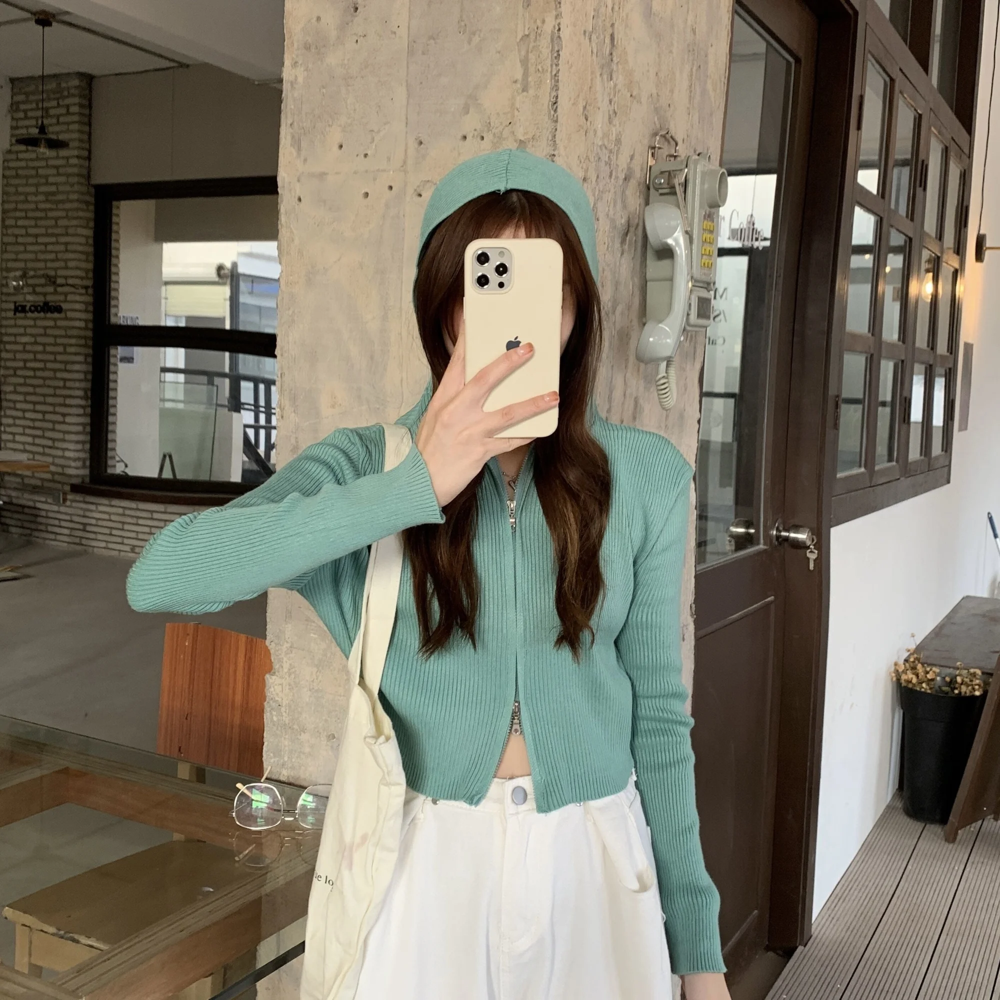 Трикотажный топ с капюшоном и длинным рукавом | Женская одежда