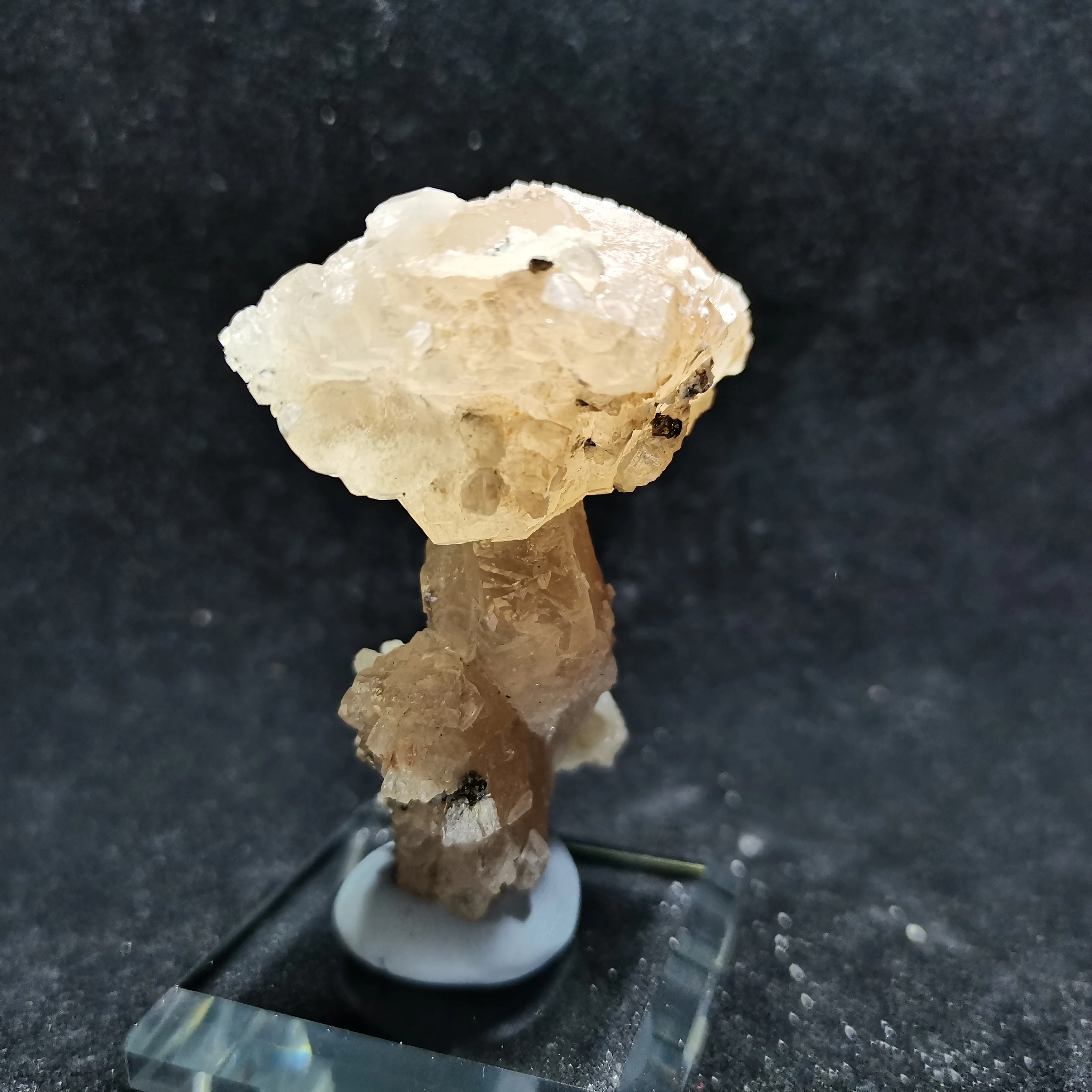 

73.0gMineral samples of natural pink calcite and pyrite Association