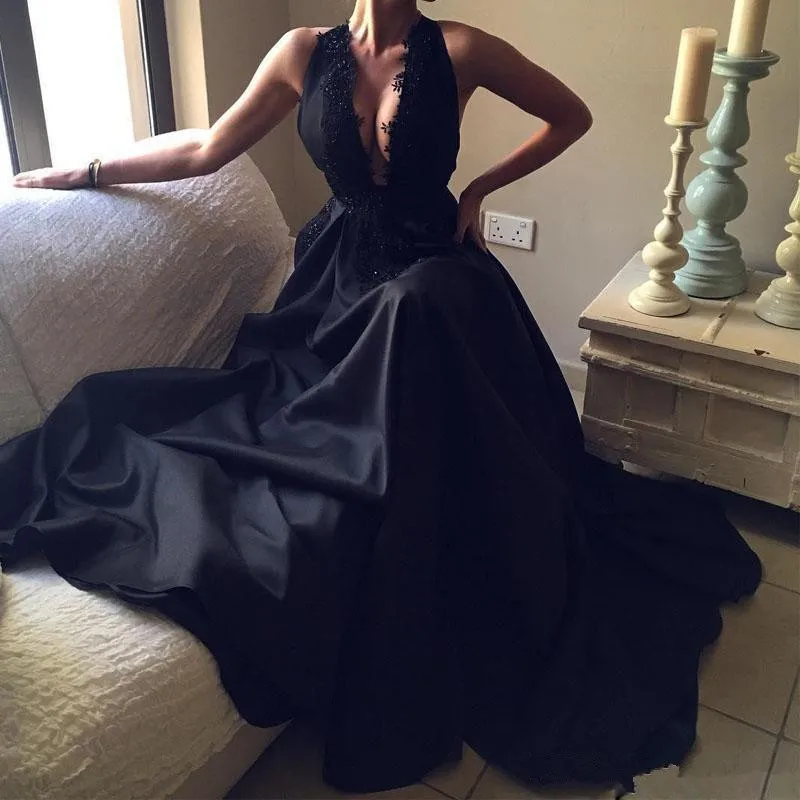 

Charming Black A-line Prom Dresses Deep V Neck Appliques Bead Party Dress Sexy Backless Sweep Train Evening Gowns 2020