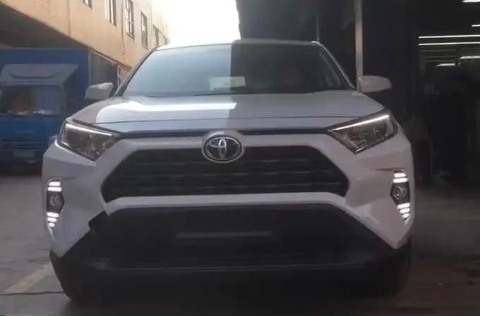Для Toyota RAV 4 RAV4 желтый указатель поворота Водонепроницаемый ABS 12 в автомобильный DRL светодиодный светильник дневного света с отверстием для противотуманной фары
