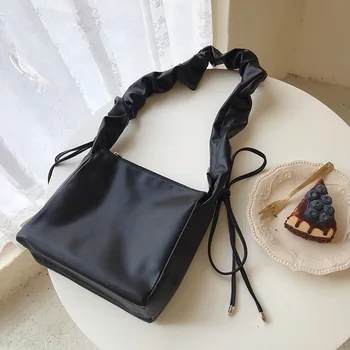 

Large Capacity Shopping Handbag Creative Design Portable PU Leather Shoulder Bag Classic Texture Chic Women Portable 2020