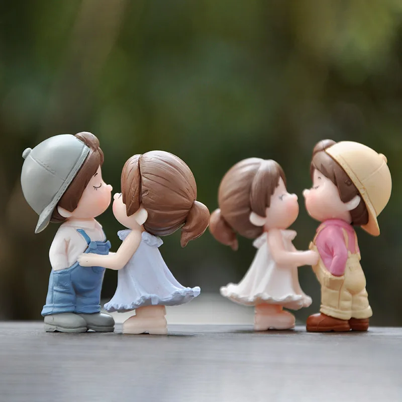 

New Small Kiss Dolls Statue Lover Figures Fairy Miniature Figurines Terrarium Toy Girl Gift Box Cake Decoration DIY Accessories