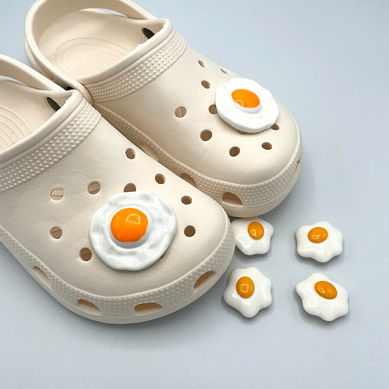 3D śliczne imitacja jedzenia jajko w koszulce żywica JIBZ buta urocza dekoracja dla mężczyzn Croc Clog buta DIY dzieci klamry do butów akcesoria