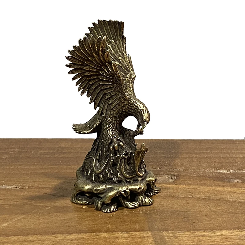 Antique Solid Copper Ornaments Bronze Flying Eagle Statue Brass Miniatures Figurines Home Decorations Office Desk Decor Tea Pets ornament crafts miniature figurines
