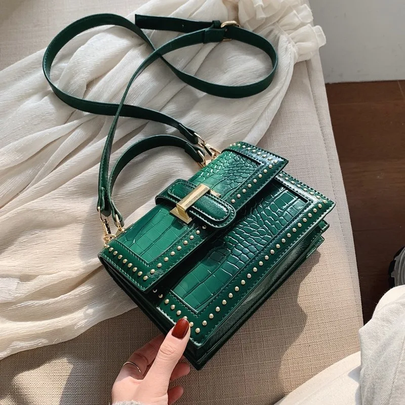 

All-match small bag women bag 2020 new wave Korean version of the rivet messenger bag fashion retro shoulder small square bag