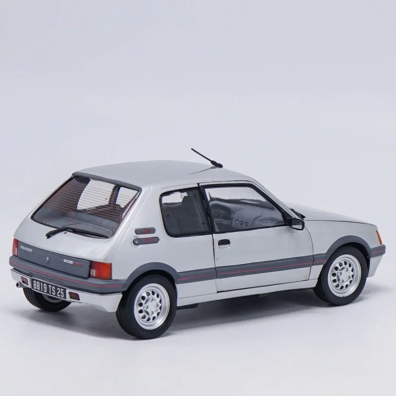 1:18 1991 PEUGEOT 205 GTI литая под давлением Модель автомобиля игрушки Металлическая Модель автомобиля оригинальная коробка