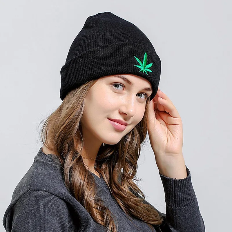 Men Women Winter Warm Beanies Hat Cannabis Leaf Pattern Soft Knitted Beanies Hat Caps for Adult Unisex