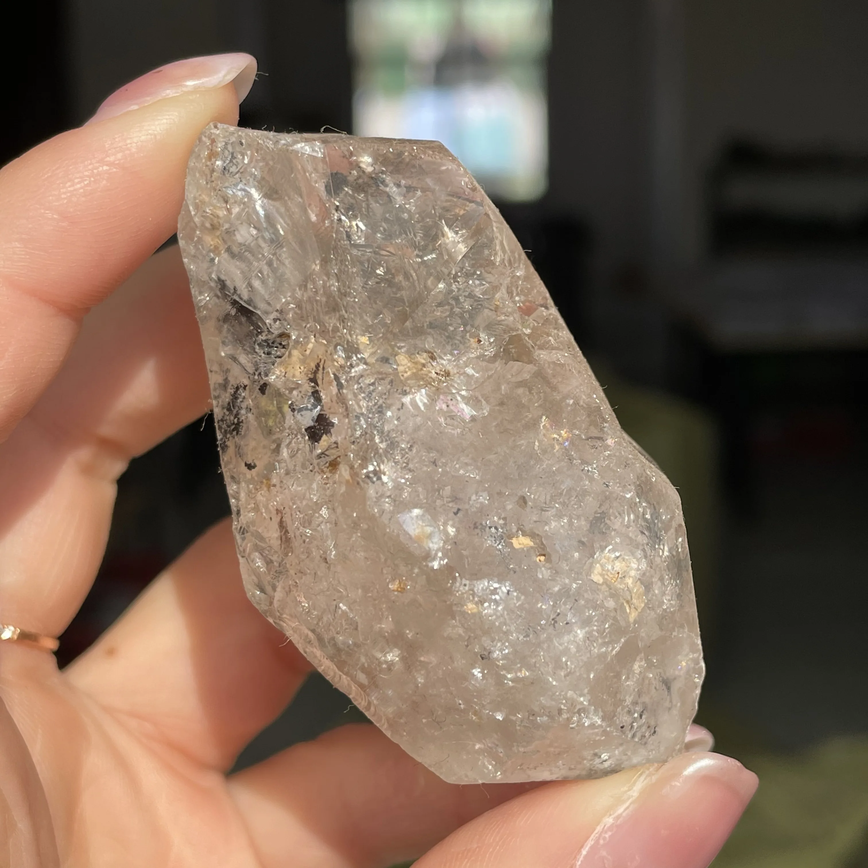 Minéral Imitant Le Diamant Sur Certains Bijoux