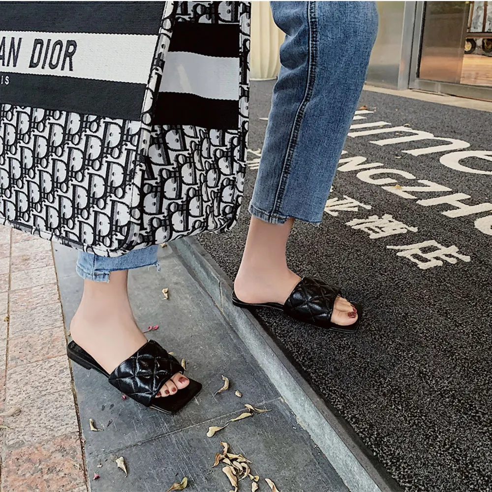 

new summer 2020 flat outdoor flip-flops for women instagram web celebrity same style square head sandal for women Wear sandals