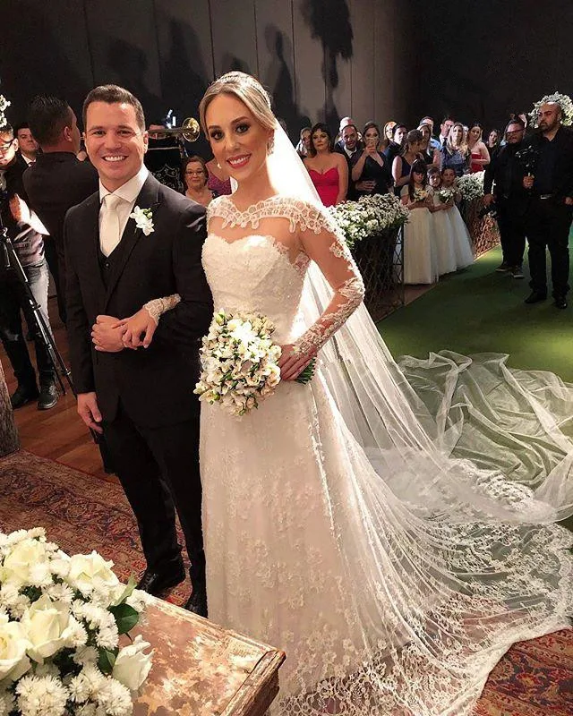 sheer-lace-long-sleeve-wedding-dresses-a-line-lace-appliques-beaded-elegant-country-wedding-gowns-african-bride-dresses_副本