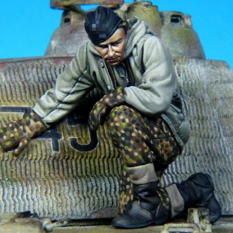 Модель солдата из смолы 1/35 модель леопардового танка Commander 520 | Игрушки и хобби