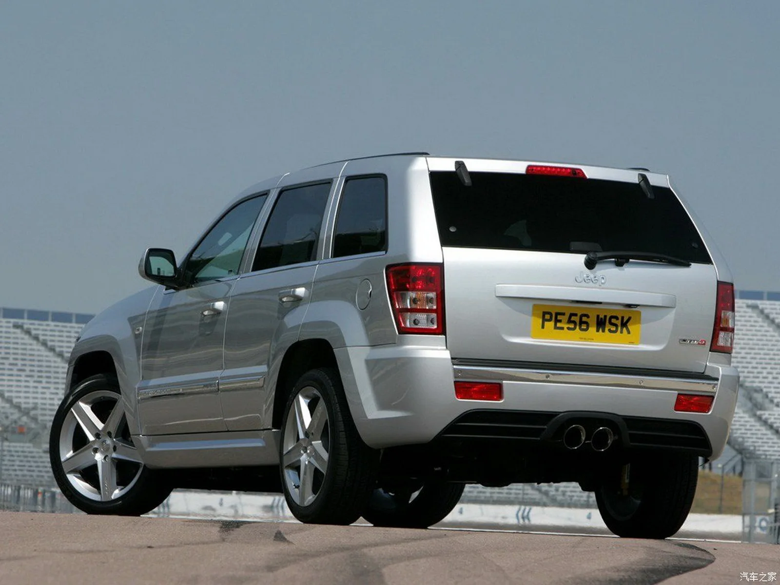 Для Jeep Grand Cherokee MK III 2005-2010 светодиодный высокий уровень тормозной светильник с красными линзами Новинка