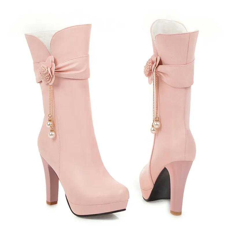 YMECHIC/зимние сапоги розового, черного и белого цвета; Модные женские свадебные туфли на высоком каблуке; дизайнерские сапоги средней высоты на платформе с цепочкой и цветком - Цвет: Розовый