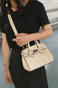 

Small Bag Female 2020 New Messenger Bag Fashion Portable she pi wen bao