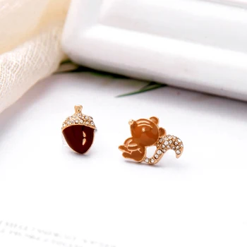 

Stud Earrings For Women 2020 New Girl Wholesale Factory Fashion Jewelry Cute Enamel Animal The Squirrel Pine Nuts Cute Earring