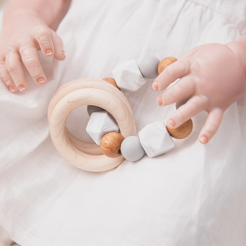 1PC  Teether 나무 딸랑이 반지 Teething 간호 팔찌 BPA 무료 실리콘 구슬 나무 설치류 몬테소리  제품 장난감