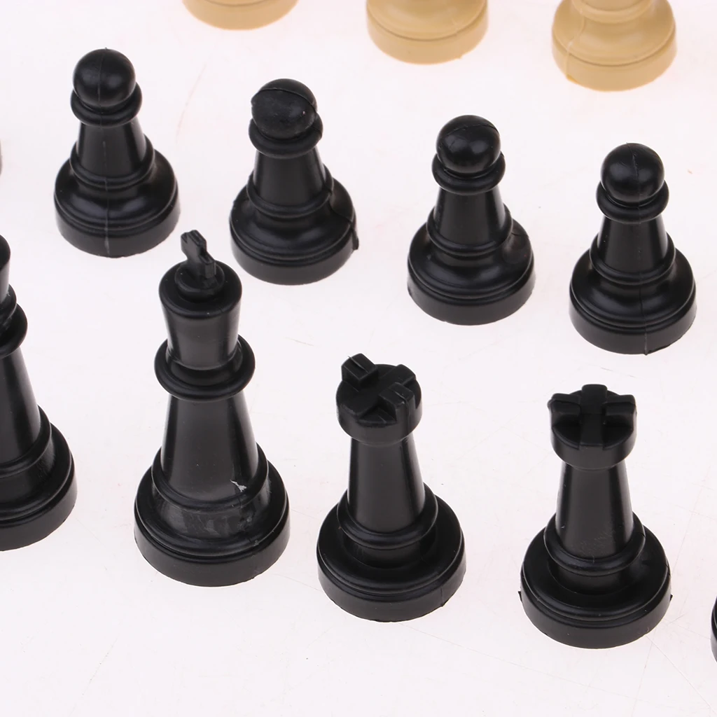 32 Pieces Plastic International Chess Set Classic Standard Pieces for Chess Lover Gift/ Entertainment Toys