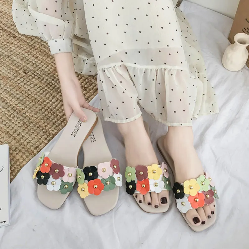 

Beach Slippers For Women Shoes Without Heel Socofy Designer Slides Flower Flat Soft Luxury 2019 Sliders PU Floral Basic Rubber