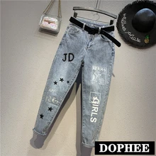 Европейские модные трендовые джинсы Весенние новые джинсовые брюки с высокой талией Осенняя Женская свободная, с принтом в виде надписи шаровары