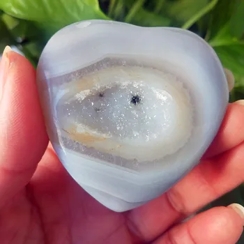 

Natural crystal agate cluster heart - shaped agate ornaments