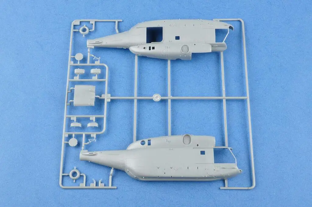 Hobbyboss 1/48 81739 телефон с фонариком на русском языке|Наборы для сборки моделей| |