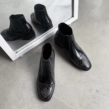 

2019 England Short Boots Woman Genuine Leather Patent Leather Light Noodles With Boots Square Rivet Coarse With Chelsea