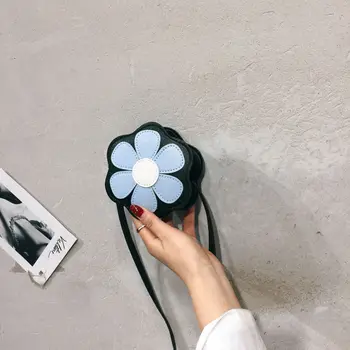 

2020 new women's shoulder bag flower shape mini coin purse fashion lady messenger bag cartoon cute children bag girl bag