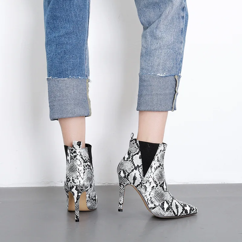 

Bootee Woman 2019 Round Toe Women's Genuine Leather Ankle Boots Autumn Shoes Luxury Designer Low Heels booties Lace Up Snake