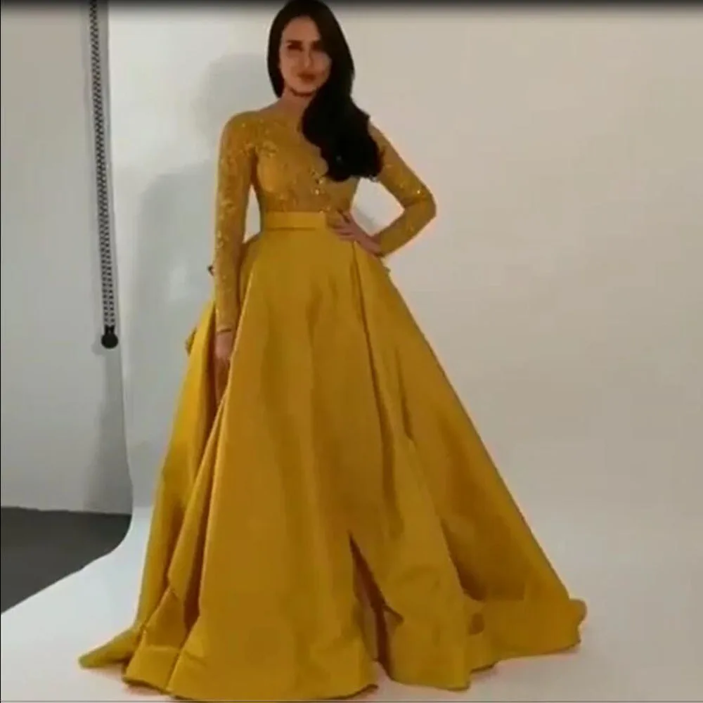 

2020 Beautiful Gold Evening Dress Illusion Lace Long Sleeves Plus Size A-Line Satin Prom Dresses Arabic Dubai Vestidos de fiesta