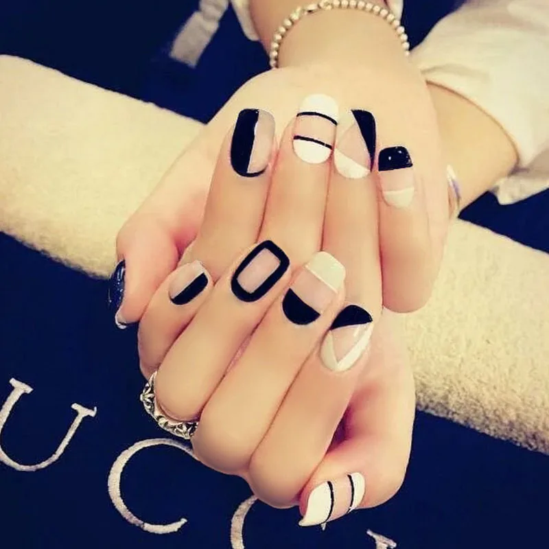24Pcs Cute Black White Geometry Lattice Fake Nail Press on Women Nail Beauty Tool Artificial Full Square Head Nail Tip with Glue