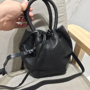 

NIUBOA Women Simple Solid Handbags Shoulder Bag 100% Sheepskin Leather Draw String Messenger Hasp Phone Bags Bolso Bandolera