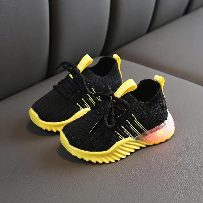 Детская спортивная обувь; сезон весна; светящаяся модная дышащая обувь для мальчиков; сетчатая обувь для девочек; нескользящие кроссовки; светильник; обувь для бега - Цвет: Black