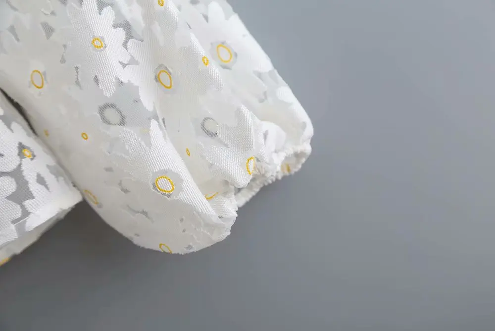 Kopen Nieuwe vrouwen elegante bloemen borduurwerk doorschijnende casual blouses shirts vrouwen lantaarn mouw chic blusas sexy chemise tops LS4142