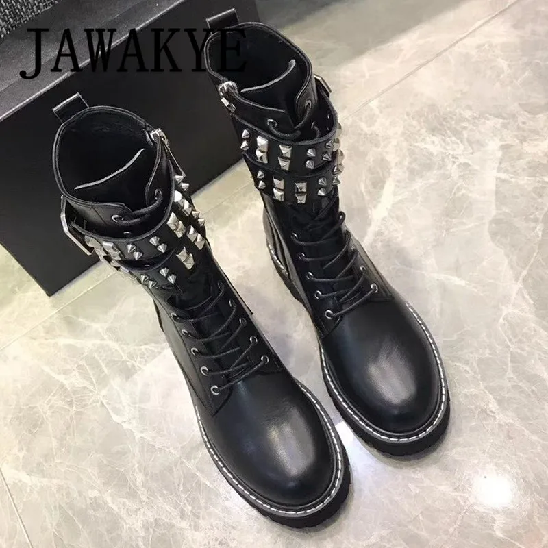 Ботильоны в стиле панк с серебряными заклепками и шипами; женская обувь ...