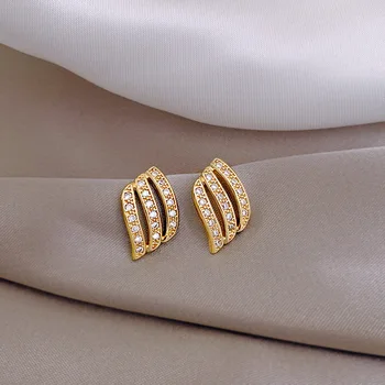 

2020 New fashion contracted fine crystal geometric design Women Drop earrings Jewelry shiny joker small sweet earrings