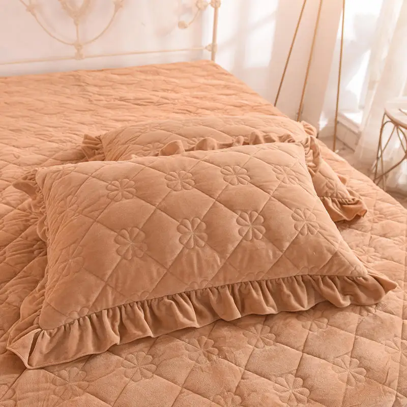 

Winter home pillowcase thickened with crystal fleece, warm flannel pillowcase for one and two, not including pillow core.