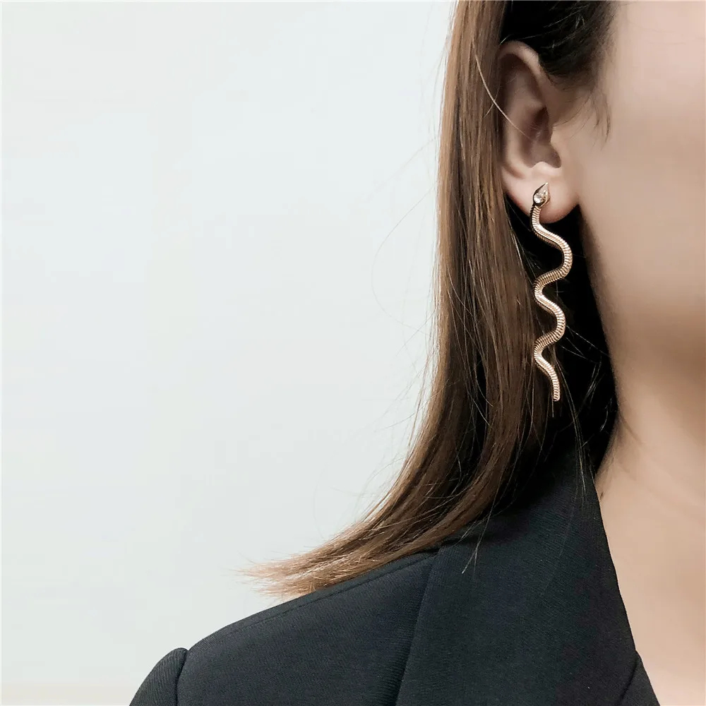 

Gorgeous Twisted Snake Earrings for Women Personality Gold Color Metal Animal Long Drop Earrings Womens Fashion Wedding Jewelry