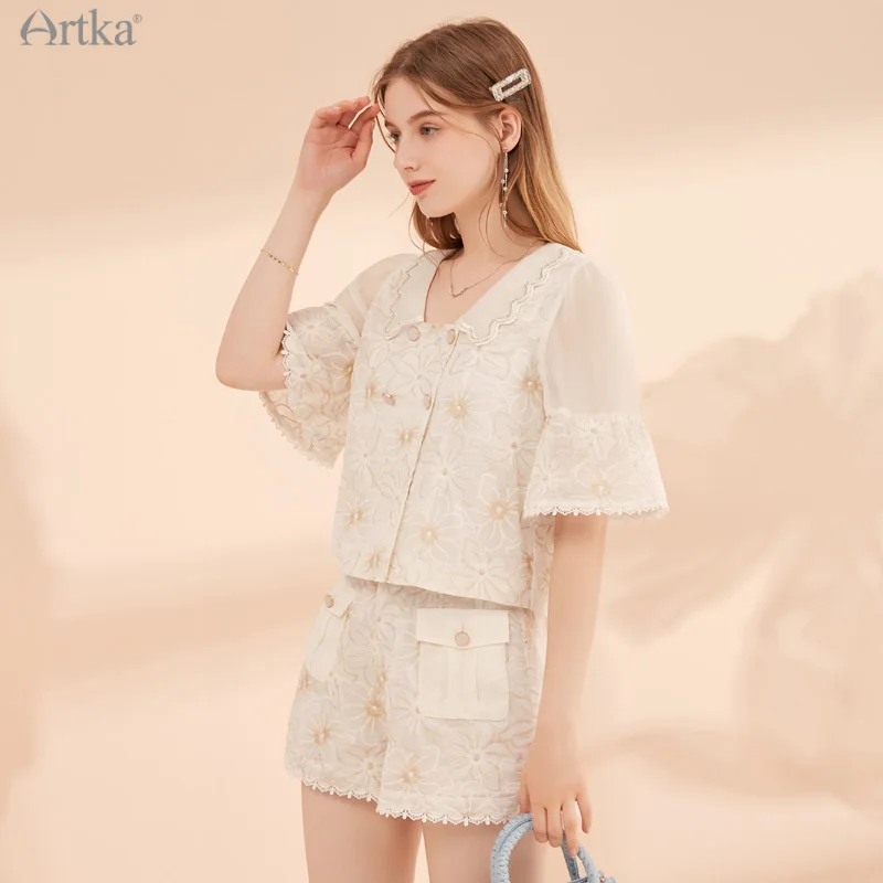 

Женский шифоновый костюм с цветочной вышивкой ARTKA, белый элегантный костюм из двух предметов, шорты А-силуэта с жемчужным воротником и цветочной вышивкой на лето 2021