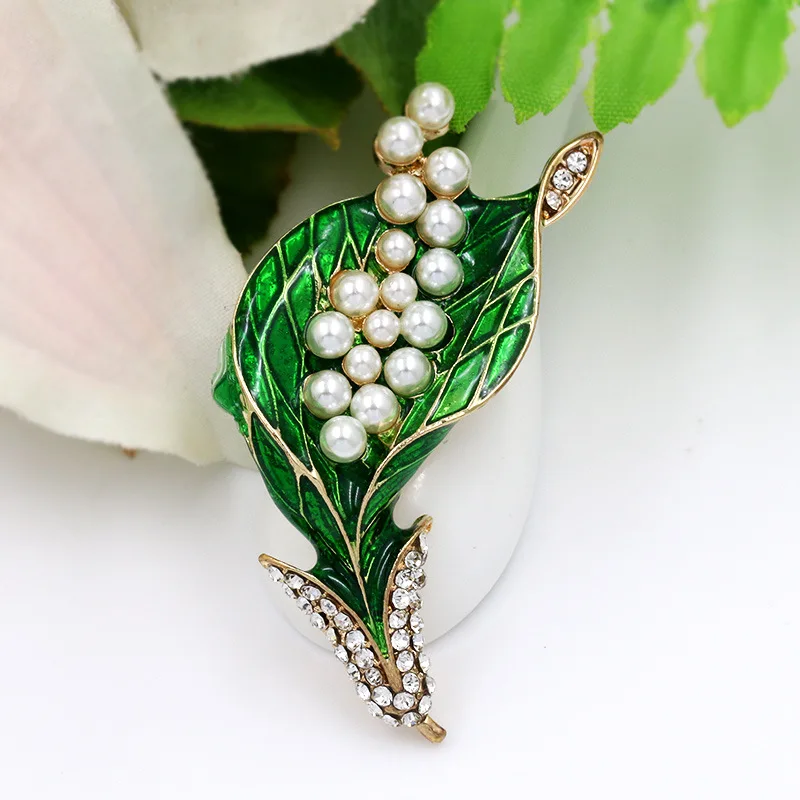 

Brand New Arrival Green Enamel And Simulated Pearl Brooches For Dress Decoration