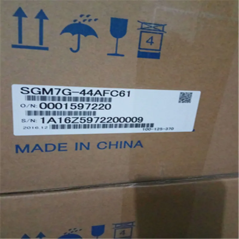 SGM7G-44AFC61 серводвигатель переменного тока SGM7G44AFC61 абсолютно 1Y ГАРАНТИЯ