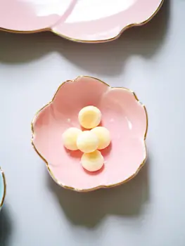 

2020 New Hot Creative Japanese Style Cherry Blossom Ceramic Tableware Cherry Petals Saucing Dish Tableware