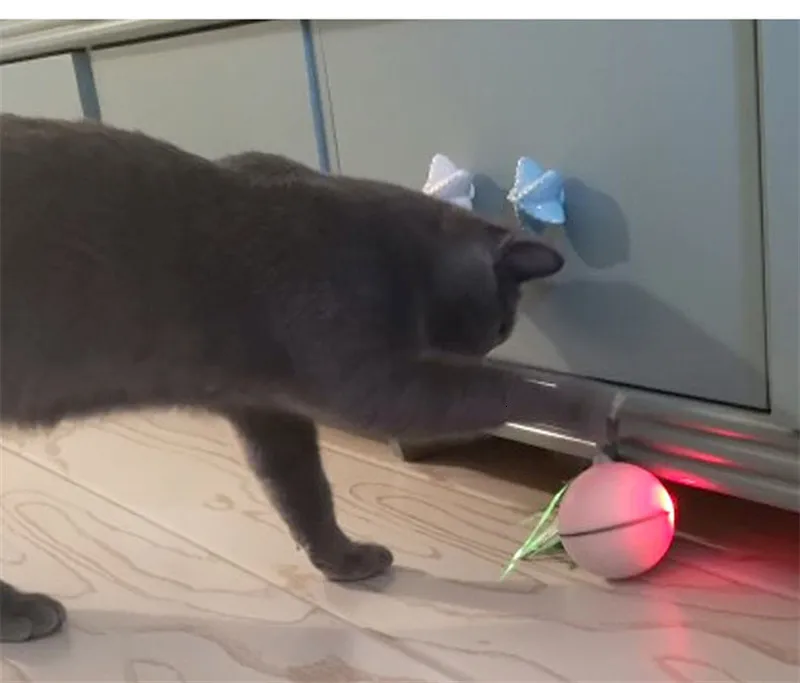 New USB rechargeable electric rolling ball toys for interactive cats laser magic ball toy with laser light keep your pet busy